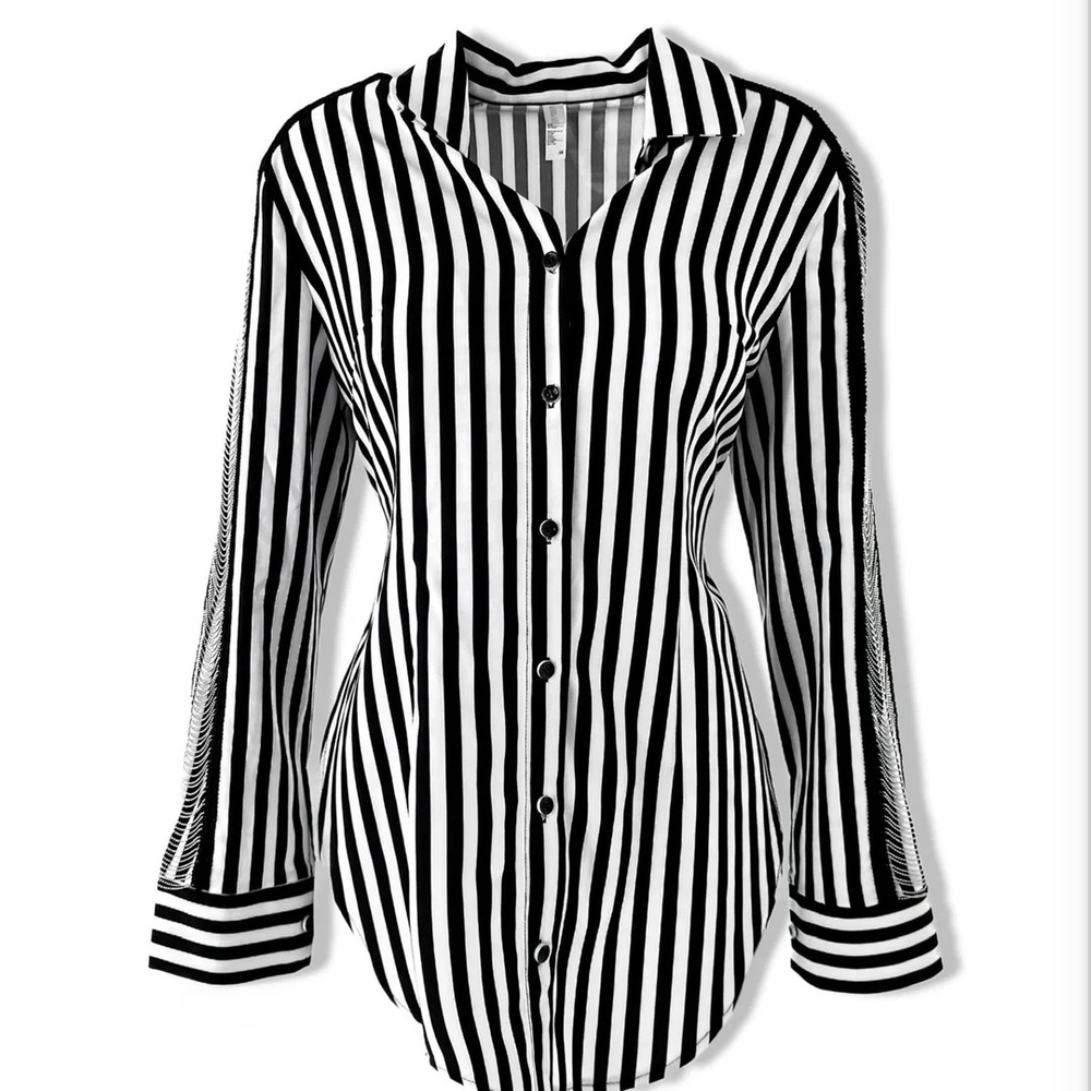 BOUNDARIES BUTTON DOWN STATEMENT TOP